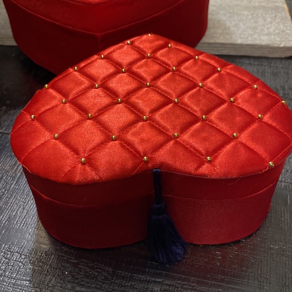 Red Satin Nesting 3 Heart-Shaped Decorative Boxes! - Picture 5 of 9